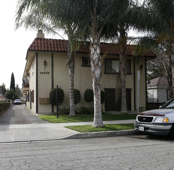 14228 Tiara St in Van Nuys, CA - Foto de edificio