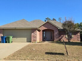 613 Countryside Dr in Aubrey, TX - Building Photo