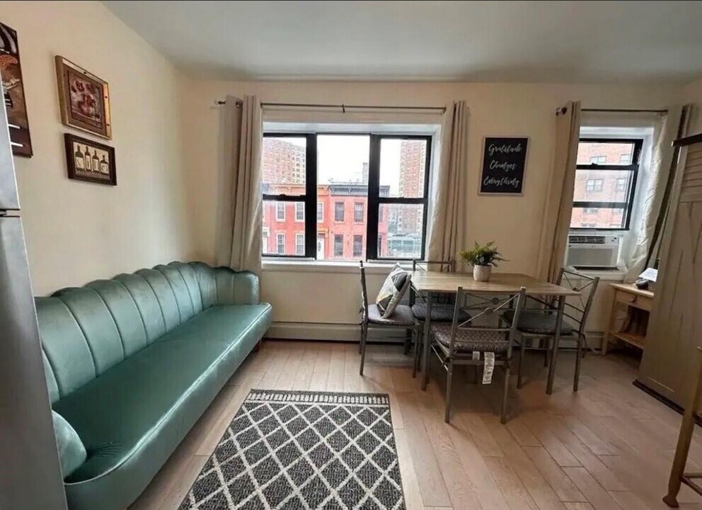 412 Kosciuszko St in Brooklyn, NY - Building Photo