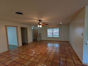 2110 N 12th St in McAllen, TX - Foto de edificio - Building Photo