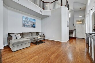 912 Sleepy Dell Ln in Austin, TX - Building Photo - Building Photo