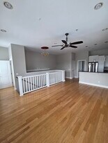 302 Lorch St, Unit 201 in Savannah, GA - Building Photo
