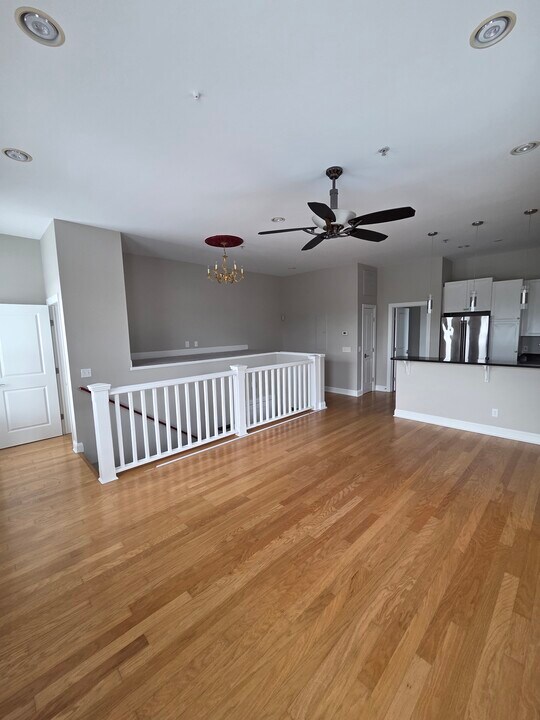 302 Lorch St, Unit 201 in Savannah, GA - Building Photo