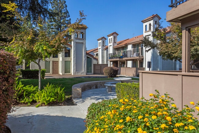 Cedar Springs Apartments in Fresno, CA - Foto de edificio - Building Photo