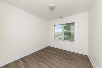 2500 Green Bay Rd in Evanston, IL - Building Photo - Building Photo
