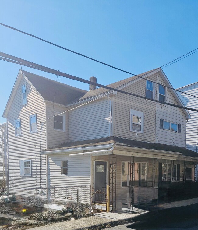 330 Columbia Ave in Mount Carmel, PA - Building Photo - Building Photo