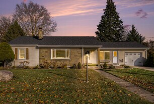 204 E Spring St in Middlebury, IN - Building Photo