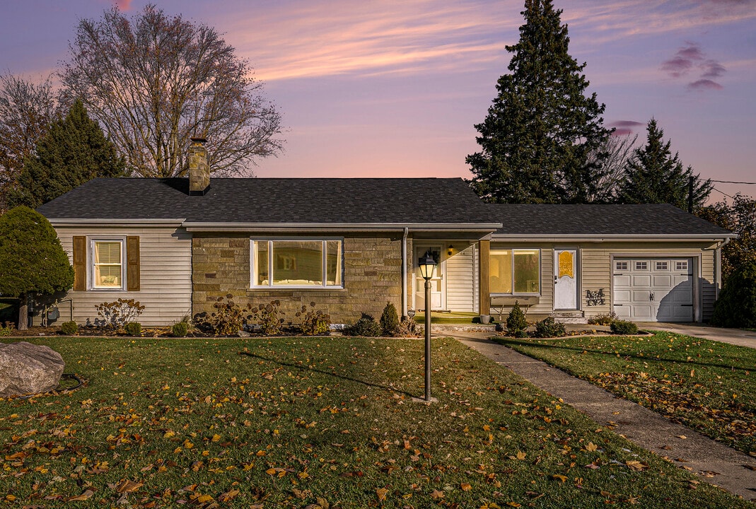 204 E Spring St in Middlebury, IN - Building Photo