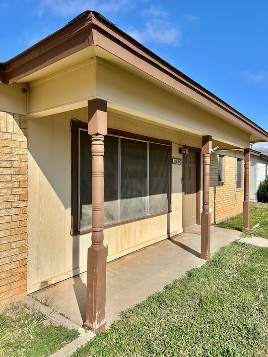 1330 Tres Rios Dr in San Angelo, TX - Building Photo