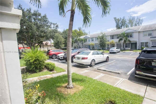 4905 SW 31st Terrace in Fort Lauderdale, FL - Building Photo - Building Photo
