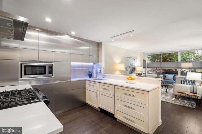 1301 20th St NW in Washington, DC - Foto de edificio - Building Photo