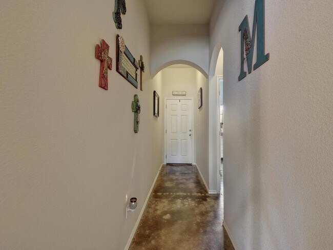 1096 Twin Estates Dr in Kyle, TX - Building Photo - Building Photo
