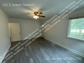 231 S Sunset Terrace in Jackson, MS - Building Photo - Building Photo
