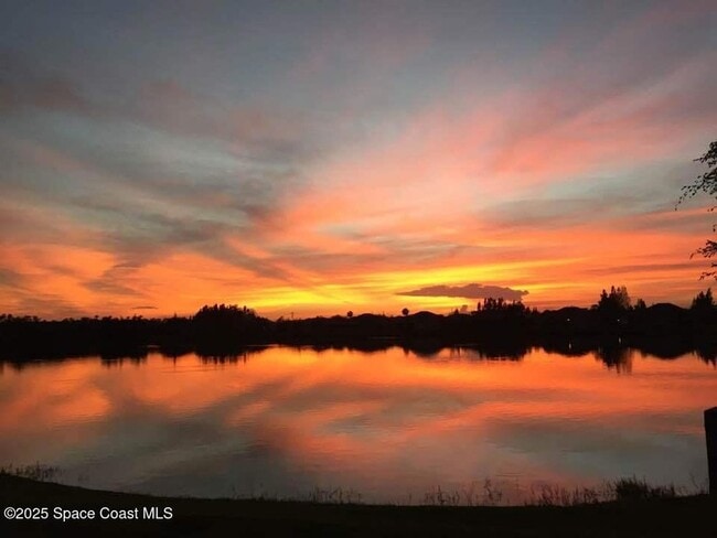 935 Southlakes Way SW in Vero Beach, FL - Foto de edificio - Building Photo