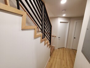 157 W 9th St, Unit 2 in Boston, MA - Building Photo - Building Photo