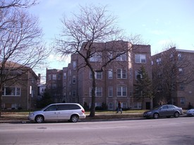 7441-7445 N Ridge Blvd Apartments