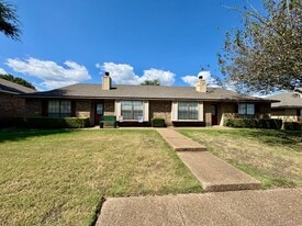 9223 Regal Dr in Woodway, TX - Building Photo