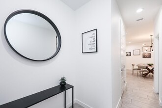 305 Deer Path Lp in Laredo, TX - Foto de edificio - Building Photo