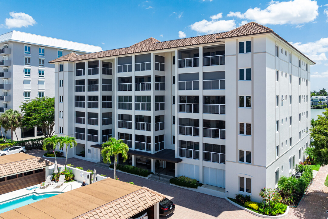 Spindrift Club in Naples, FL - Building Photo