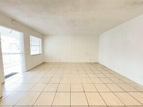 725 NE 4th St in Hallandale Beach, FL - Building Photo - Building Photo