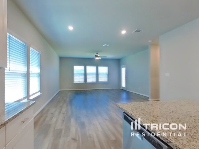 13551 Paxton Blvd in Saint Hedwig, TX - Building Photo - Building Photo