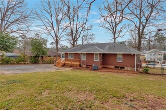 2032 Garden Cir in Decatur, GA - Building Photo - Building Photo