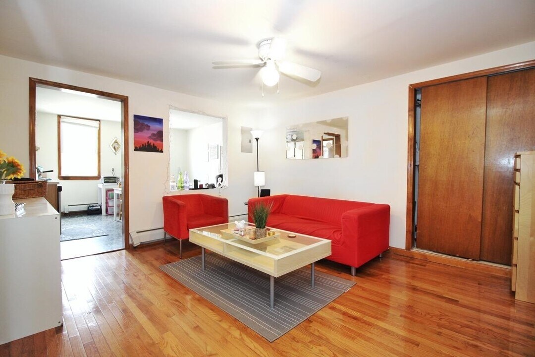 311 5th St-Unit -3 in Jersey City, NJ - Building Photo