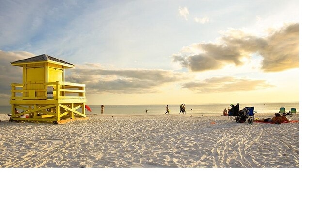 8951 Veranda Way, Unit #615 in Sarasota, FL - Foto de edificio - Building Photo