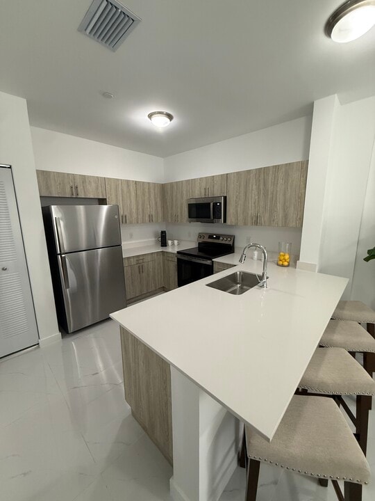 891 SW 72nd Ave, Unit B32 in Miami, FL - Foto de edificio