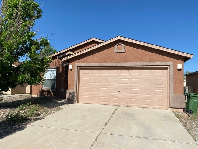 property at 2815 Solano Del Sol Dr NE