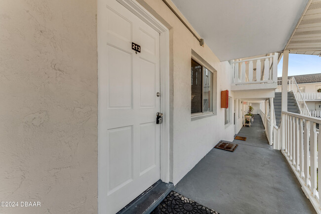 405 N Halifax Ave in Daytona Beach, FL - Building Photo - Building Photo