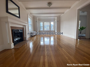 15-17 Boulevard Ter, Unit 17 in Boston, MA - Building Photo - Building Photo