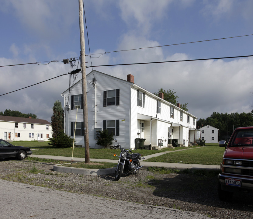 9615 Community Rd in Windham, OH - Building Photo