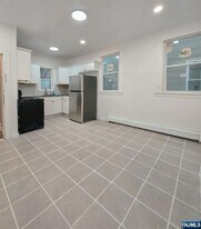 872 S 16th St in Newark, NJ - Building Photo