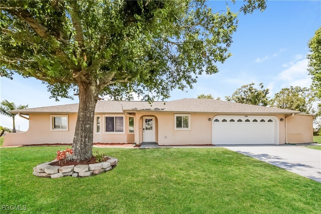 16295 Mintra Ct in Punta Gorda, FL - Building Photo