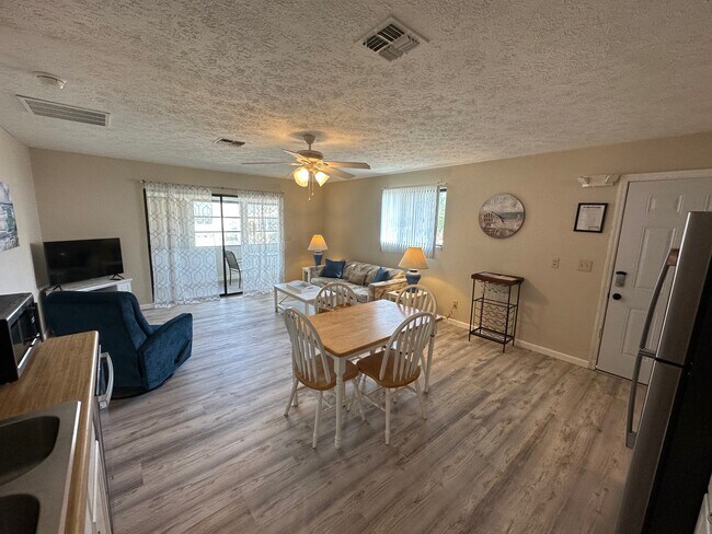191 Anchorage St, Unit C in Fort Myers Beach, FL - Building Photo - Building Photo