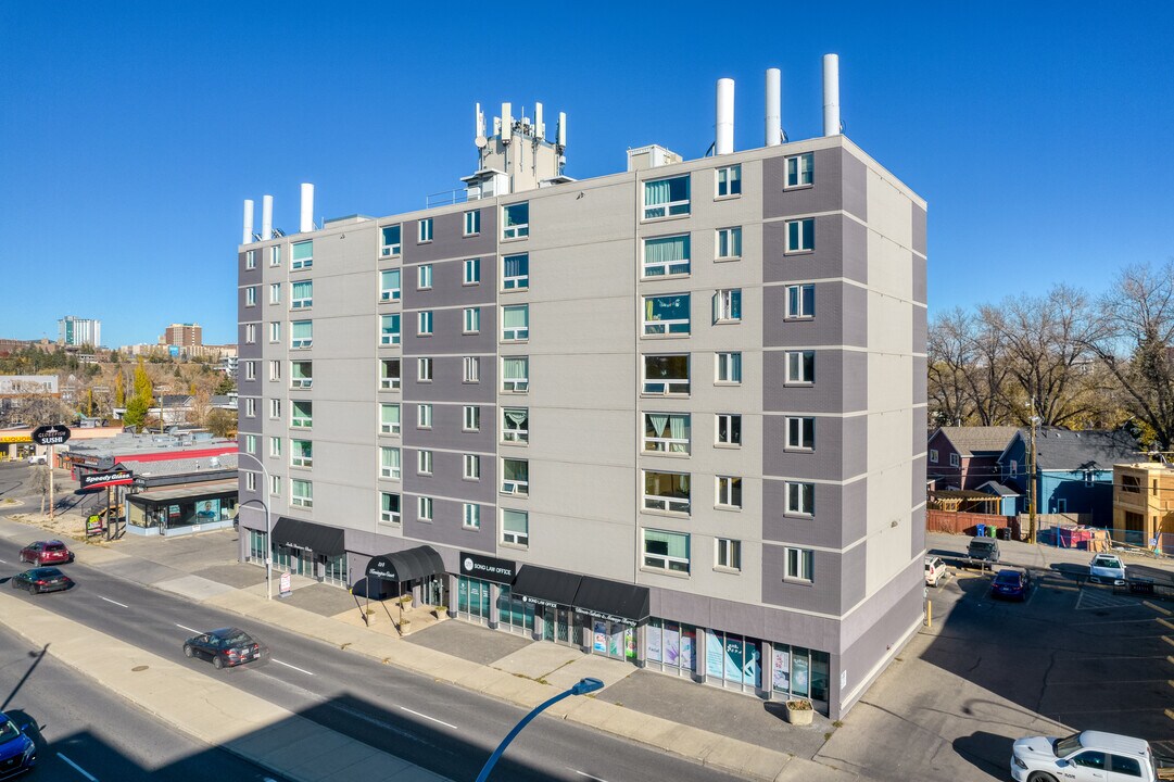 Kensington Court in Calgary, AB - Building Photo