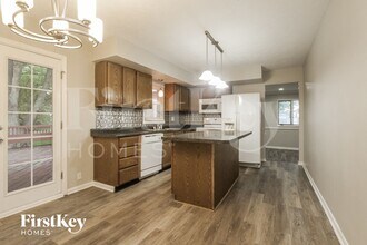 302 Corottoman Ct in Avon, IN - Building Photo - Building Photo