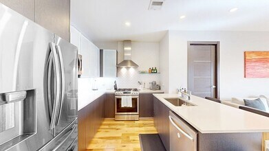 39 Lexington St in Boston, MA - Building Photo - Building Photo