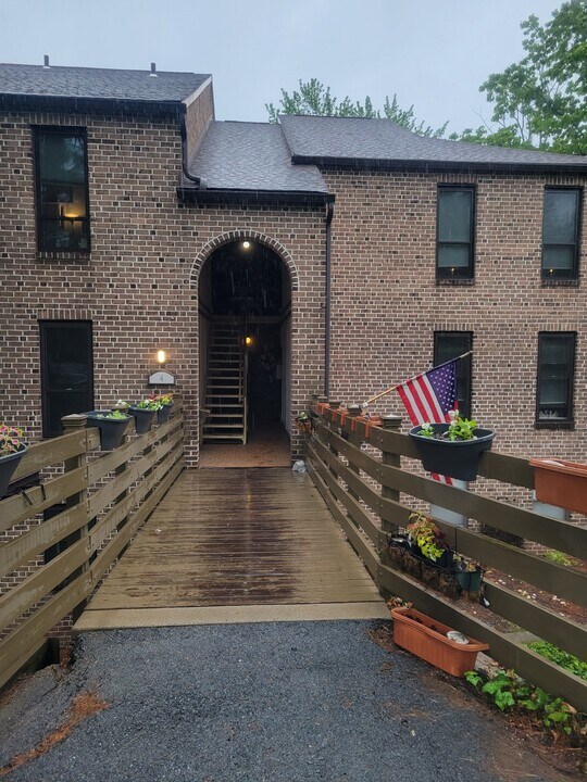4B Fairway Rd, Unit B in Reading, PA - Building Photo