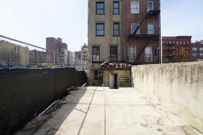 349 E 139th St in Bronx, NY - Building Photo - Building Photo