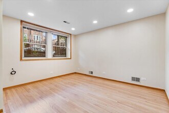 2742 N Seminary Ave in Chicago, IL - Building Photo - Building Photo