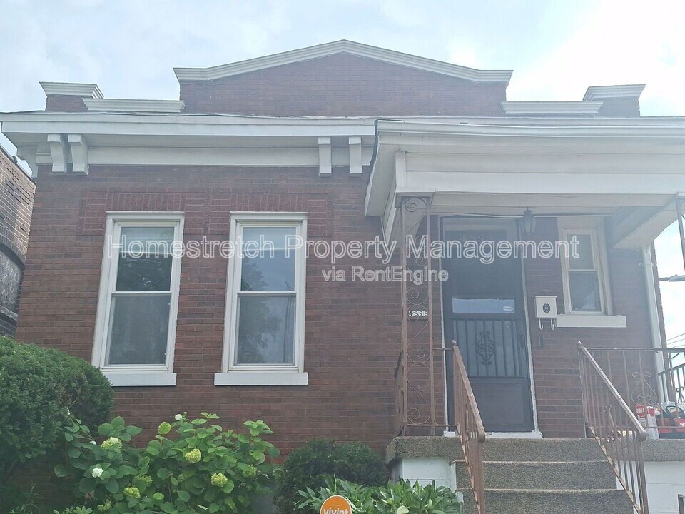 4898 Margaretta Ave in St. Louis, MO - Building Photo