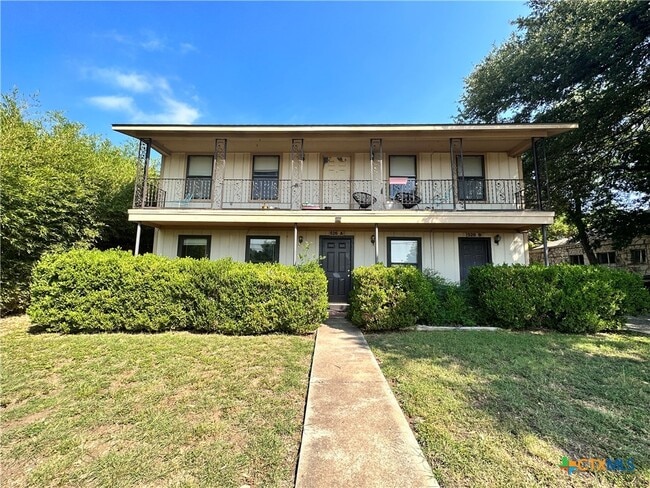 526 Burleson St