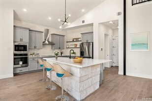 515 Free Rein in Horseshoe Bay, TX - Building Photo