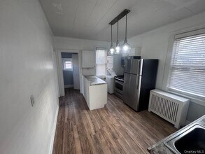 530 Fourth Ave in Pelham, NY - Building Photo - Building Photo