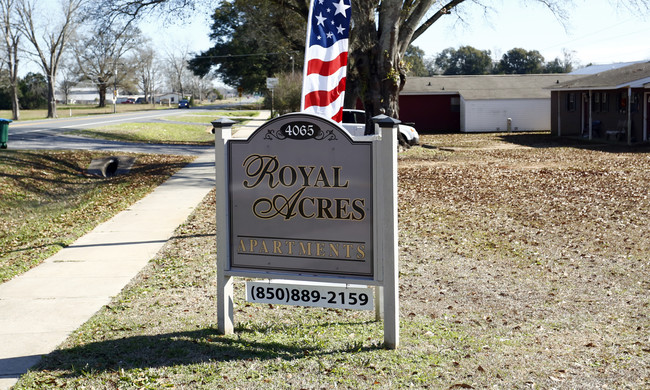 Royal Acres in Jay, FL - Foto de edificio - Building Photo