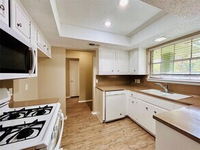 1508 Thornridge Rd in Austin, TX - Foto de edificio - Building Photo