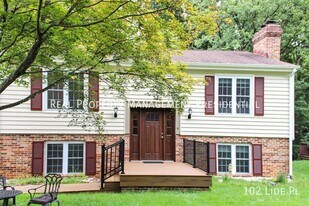 102 Lide Pl in Charlottesville, VA - Building Photo