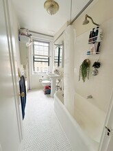 120 Riverway, Unit 12 in Boston, MA - Building Photo - Building Photo